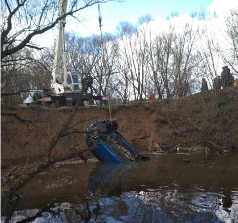 
		
		В Башмаковском районе спасатели подняли из воды авто с трупом
		
	