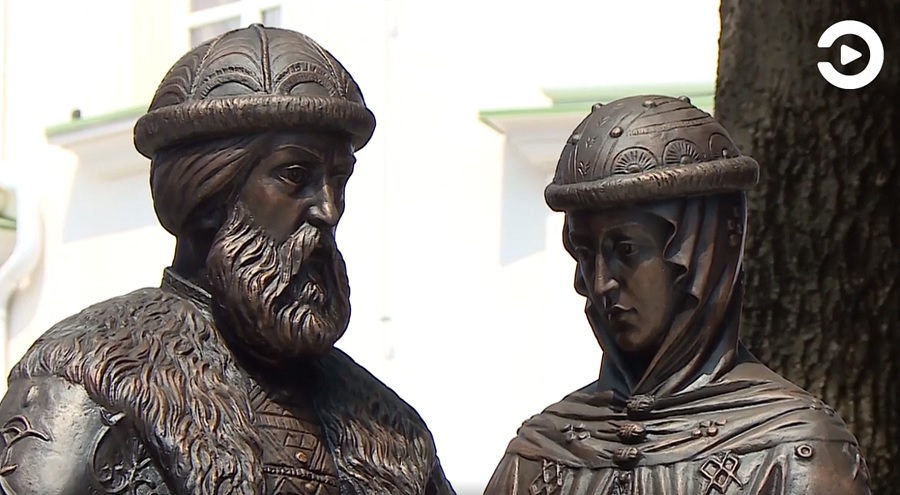 
		
		В Пензе появился памятник святым супругам Петру и Февронии
		
	