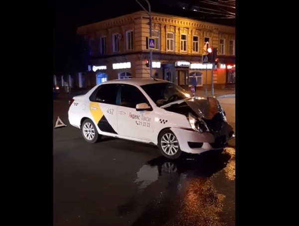 
		
		Появилось видео с места аварии с такси в центре Пензы
		
	