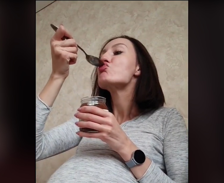 
		
		Самая длинноногая в мире девушка из Пензы беременна? Красавица сняла видео «в декрете»
		
	