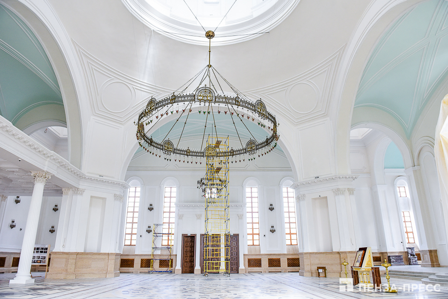
		
		ИА «Пенза-Пресс» делится эксклюзивными кадрами внутреннего убранства Спасского собора
		
	
