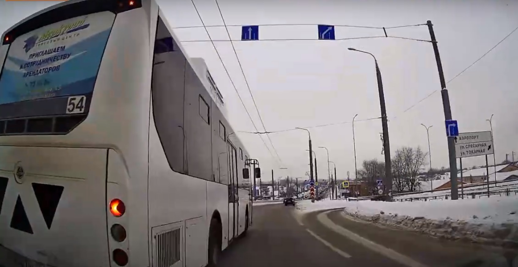 
		
		Два автобуса трижды подрезали легковушку в Пензе - видео
		
	