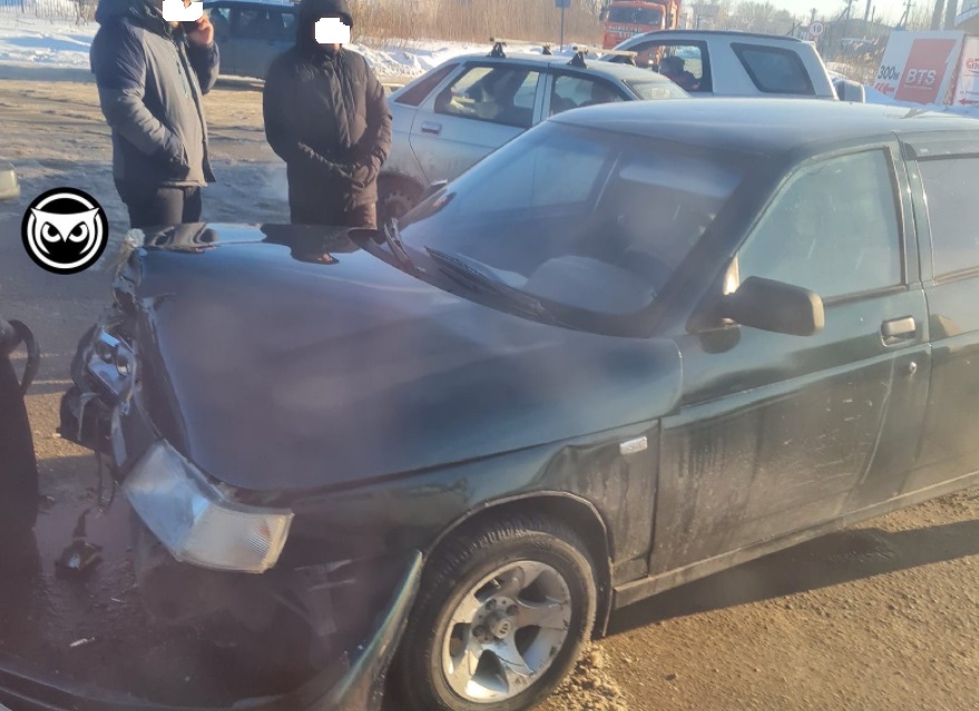 
		
		Легковушка серьезно помяла «морду» в аварии на улице Рябова
		
	