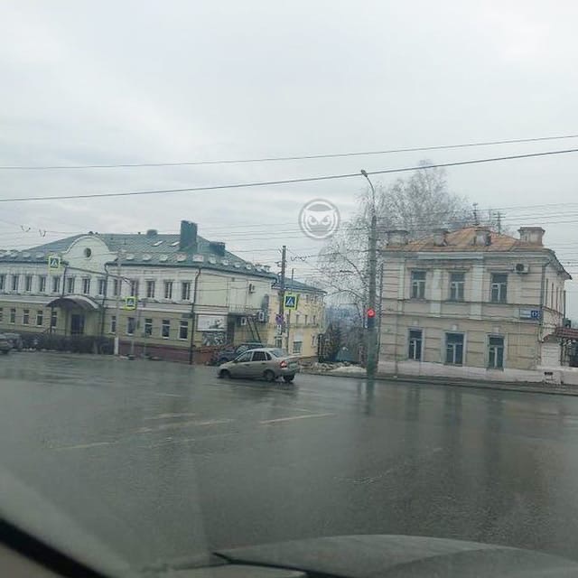 
		
		«В Пензе растаяли дороги»: На улице Кирова легковушка провалилась в яму
		
	