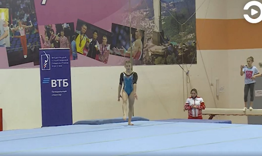 
		
		Гимнастки со всей России приехали за медалями на первенство в Пензу
		
	
