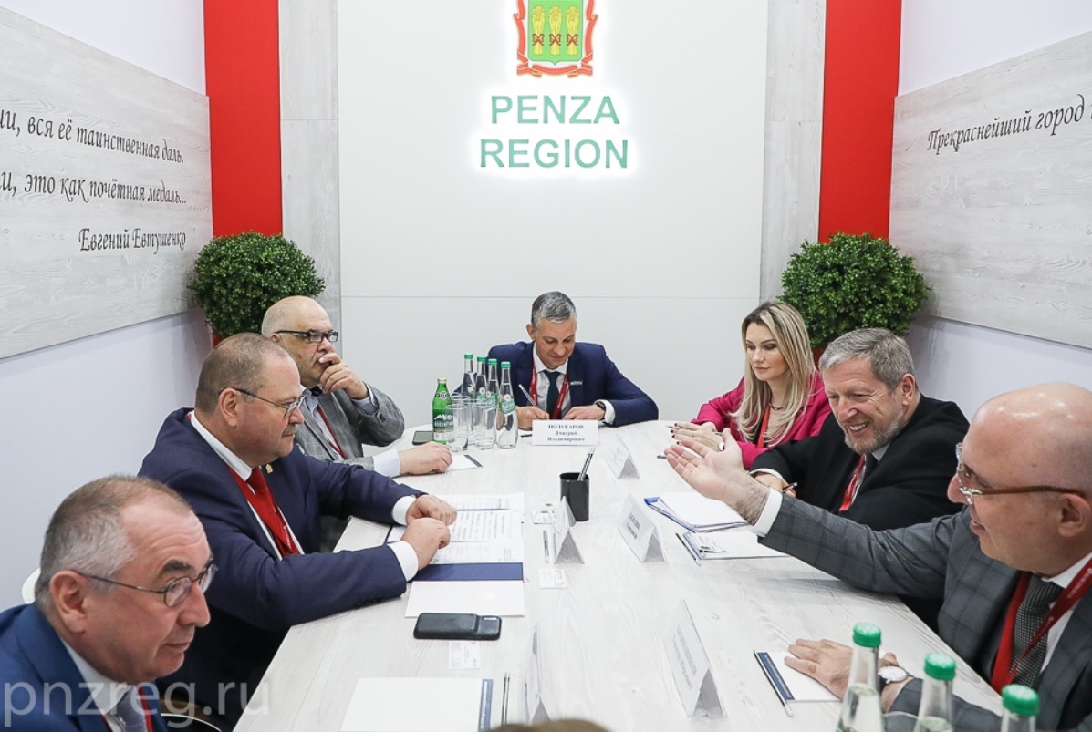 ПМЭФ: Олег Мельниченко встретился с послом Израиля