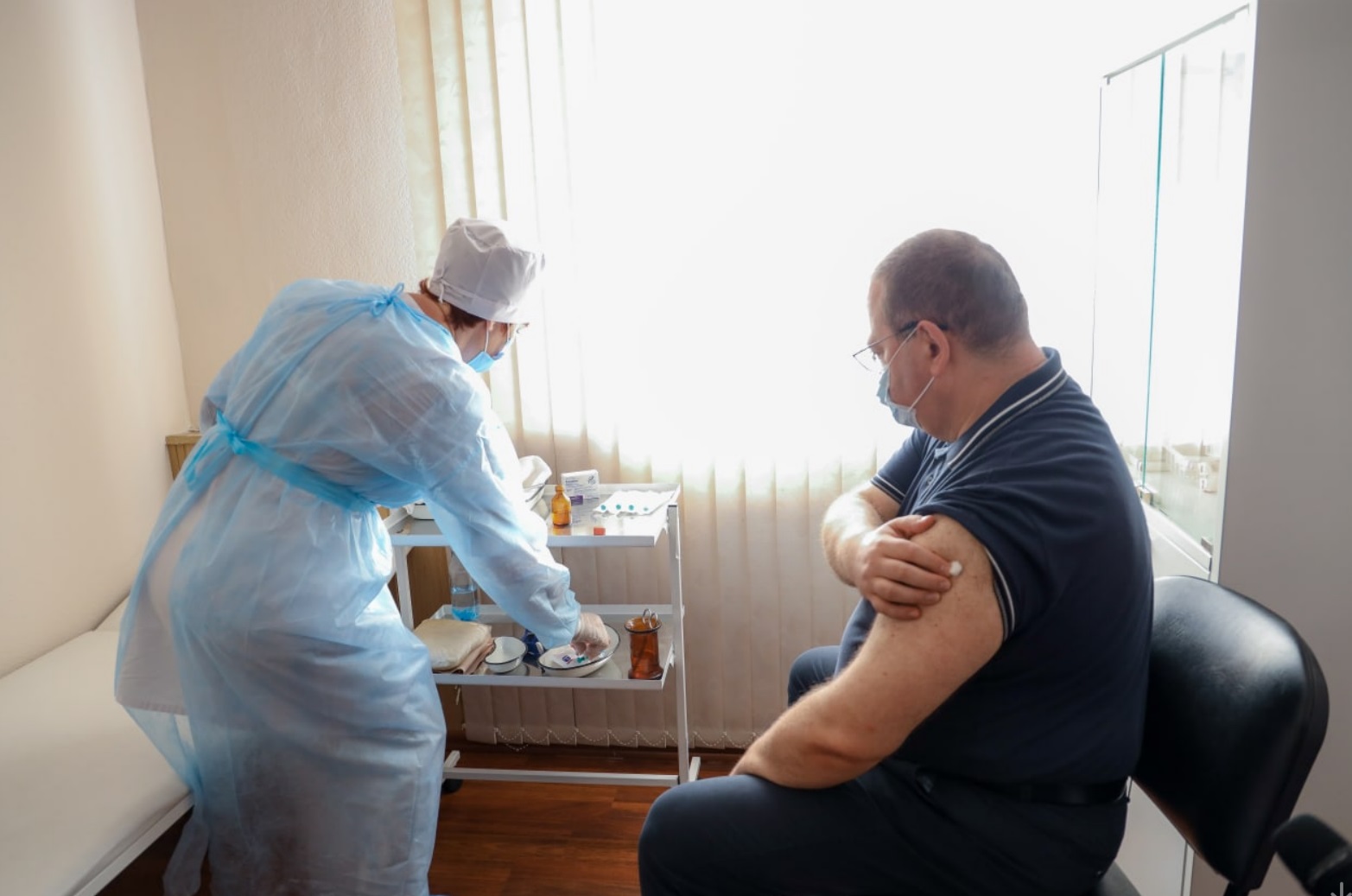 
		
		Олег Мельниченко привился от коронавируса вакциной «КовиВак»
		
	