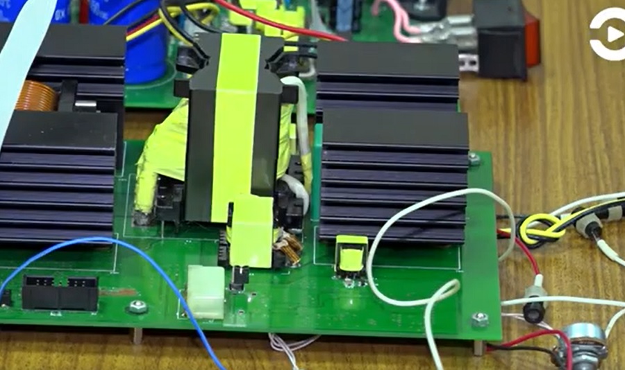 
		
		Ученые из ПГУ почти закончили работу над зарядным устройством для электромобилей
		
	