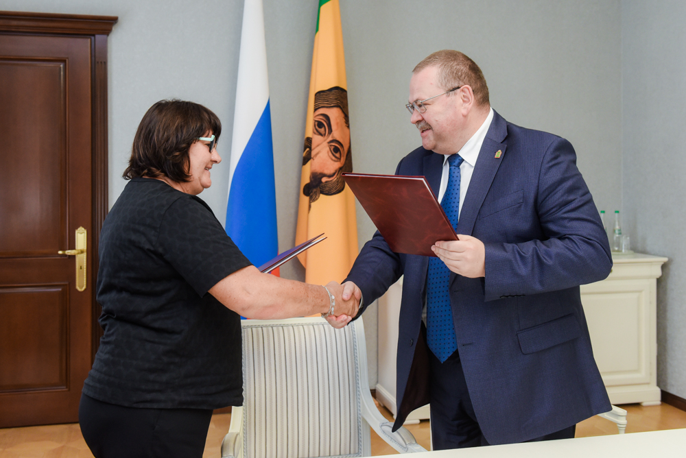 
		
		Олег Мельниченко и Елена Вяльбе подписали соглашение о сотрудничестве
		
	