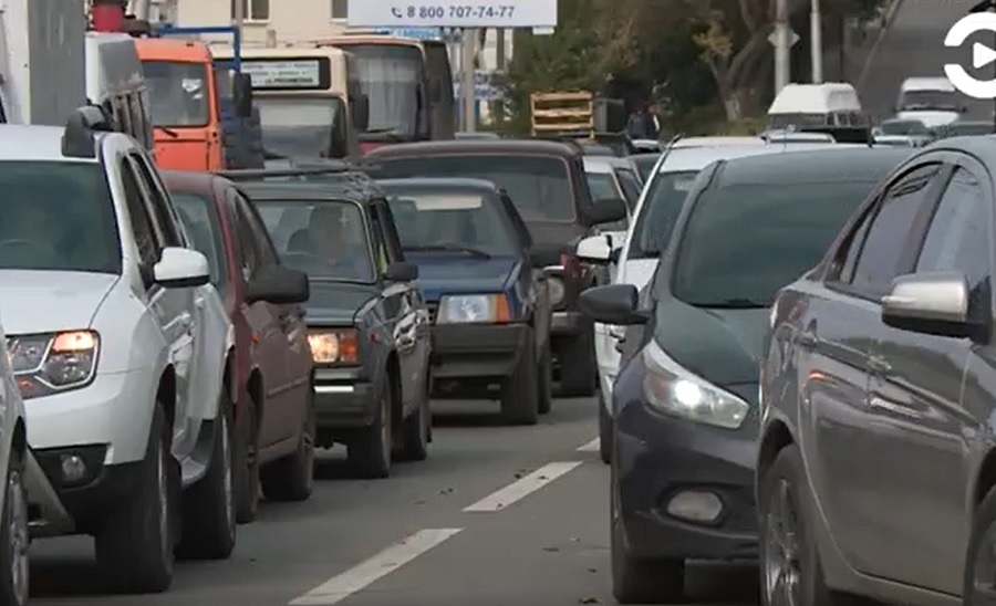 
		
		Из-за коммунальных работ у автовокзала в Пензе растянулась длинная пробка
		
	
