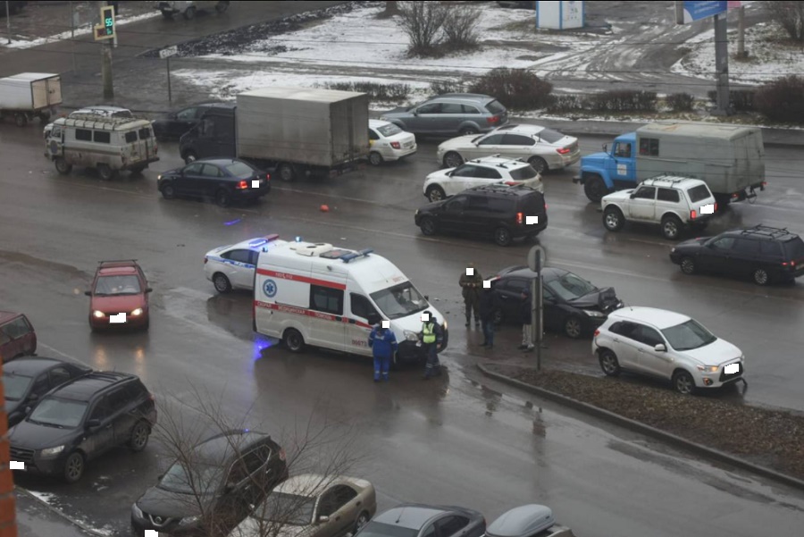 
		
		В аварии с тремя авто на ул. Луначарского в Пензе пострадала женщина - ГИБДД
		
	