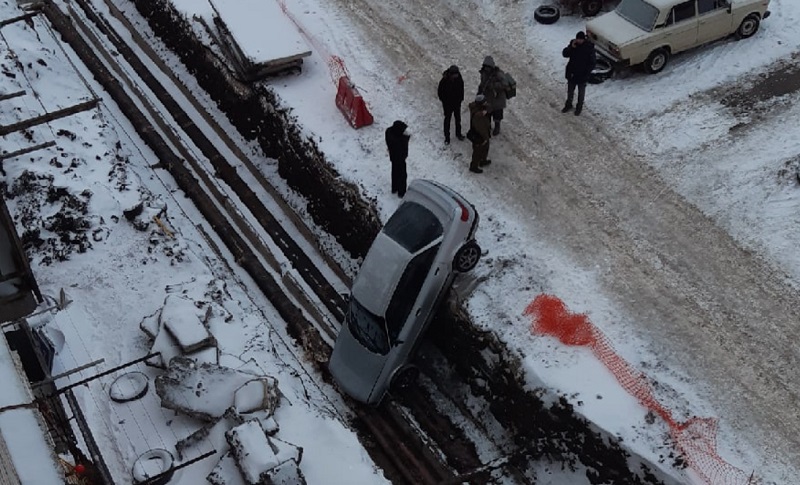
		
		Стали известны причины аварии с иномаркой в траншее в Арбеково
		
	