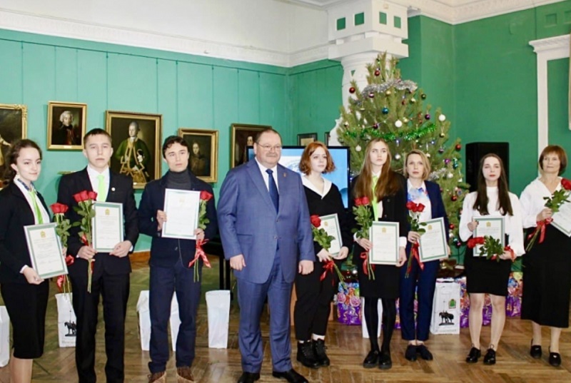 
		
		Пензенские школьники и их педагоги получили премию губернатора
		
	