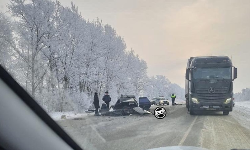 
		
		Под Мокшаном легковушку смяло до неузнаваемости в аварии с грузовиком. Видео
		
	