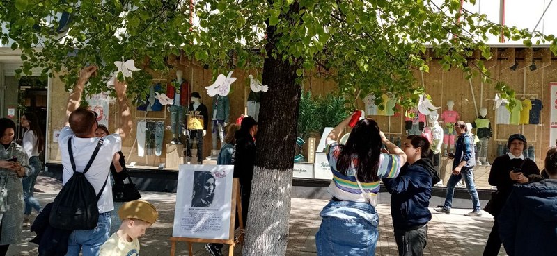 
		
		В День Победы пензенцы украсили деревья символом мира
		
	