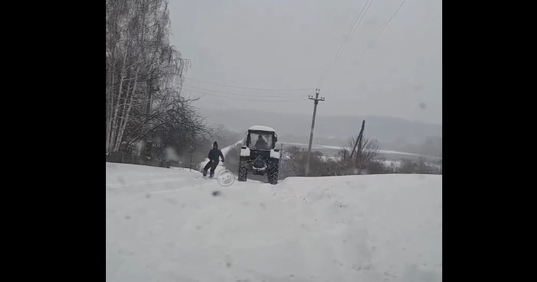 
		
		В Лопатинском районе засняли сноубордиста, который катался зацепившись за трактор
		
	