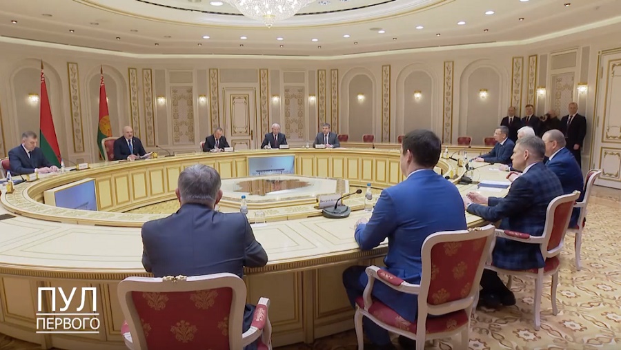 
		
		Появилось видео со встречи президента Беларуси с пензенским губернатором
		
	