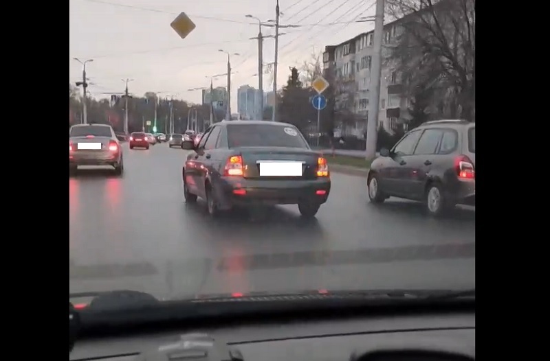 
		
		Пензенец возмутился стоп-сигналами одной из машин на улицах города
		
	