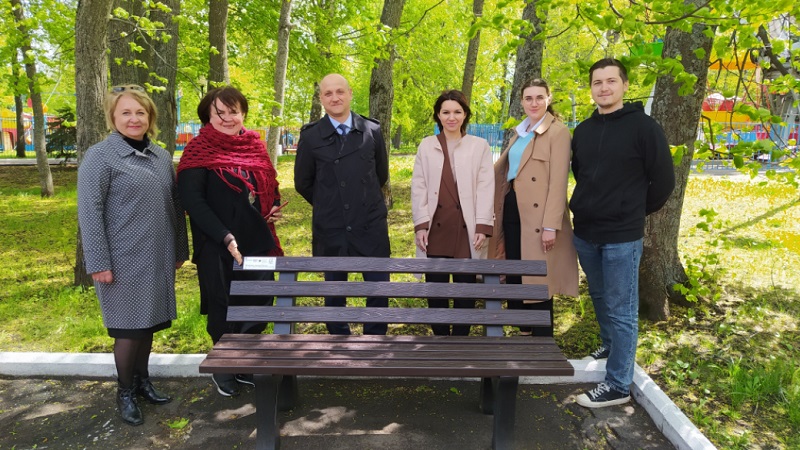 
		
		В парке им. Белинского по инициативе Сбера установлена скамья из переработанного пластика
		
	
