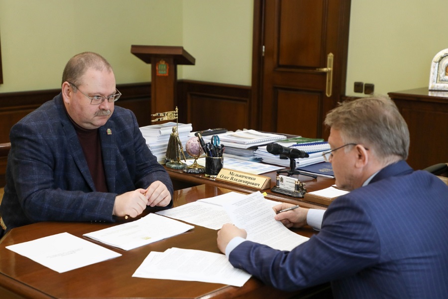 Олег Мельниченко поручил обновлять теплосети одновременно с ремонтом дорог