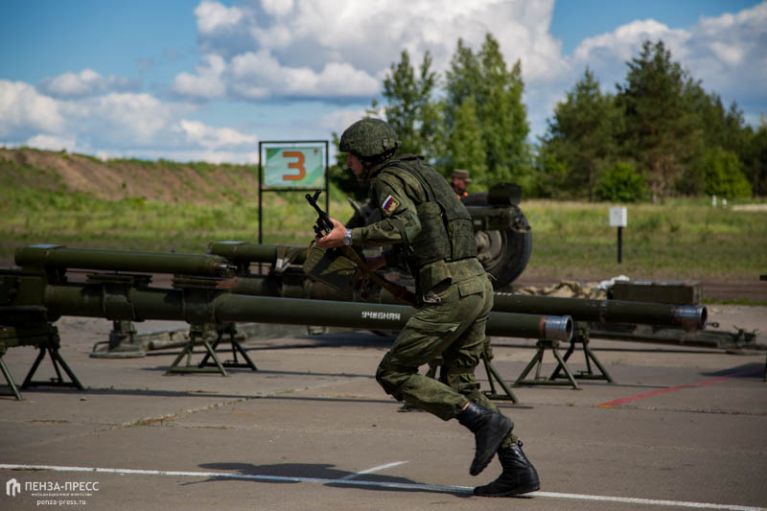 
		
		Военные оружейники из Пензы представят Россию на конкурсе «Мастер-оружейник» в Иране
		
	