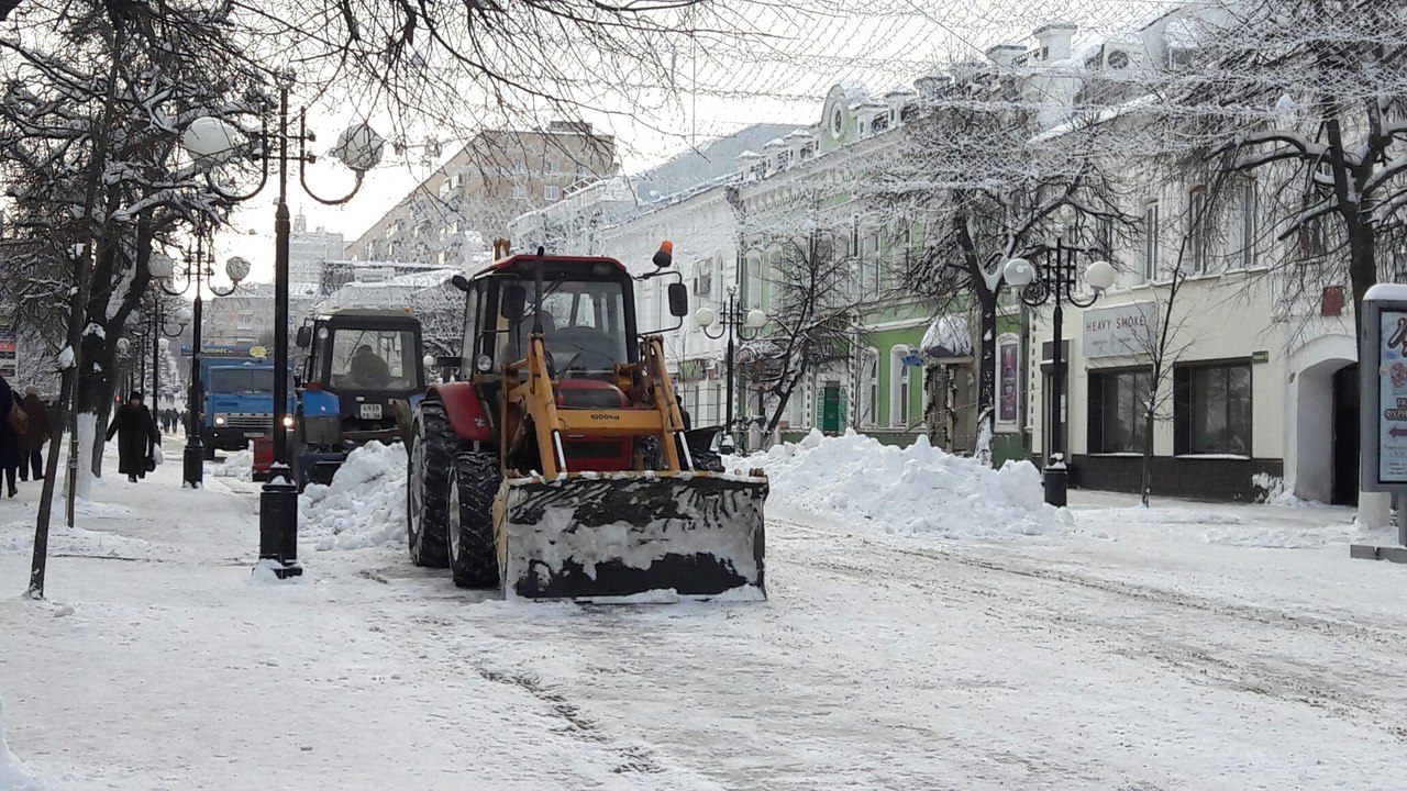 
		
		Со снегом на улицах Пензы борются 110 спецмашин и 107 рабочих
		
	