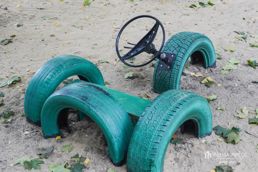 
		
		Пензенские прокуроры нашли более 100 опасных детских площадок
		
	
