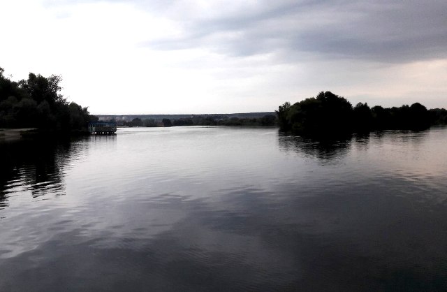В Сердобском районе из пруда извлекли машину с трупом водителя