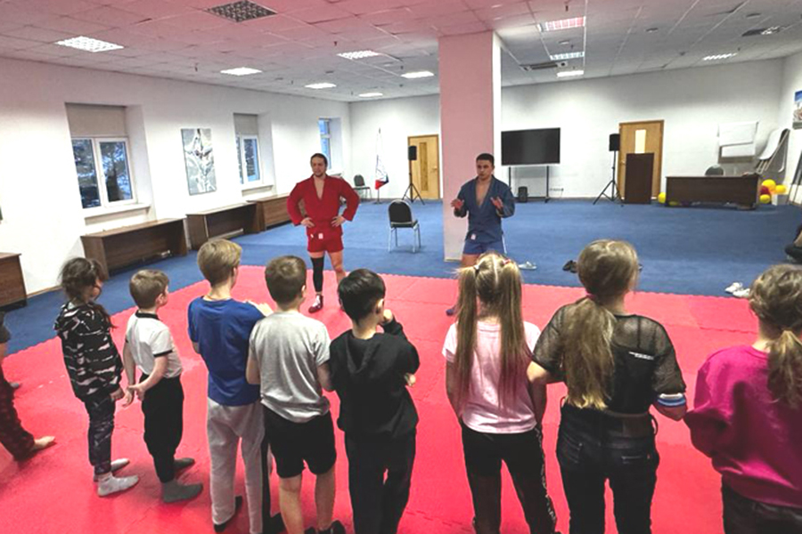 Интерьер детского центра развития. Детское сообщество. Дизайн детского клуба. Торговый центр пассаж пенза игровая площадка. Аниматоры пенза.