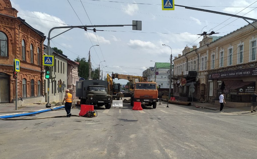 Ресурсник прокомментировал затянувшийся ремонт коллектора на ул ...
