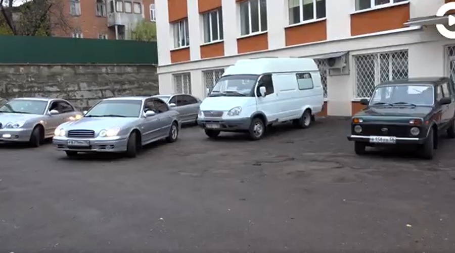 Девять легковых автомобилей пополнили автопарк городской поликлиники Пензы