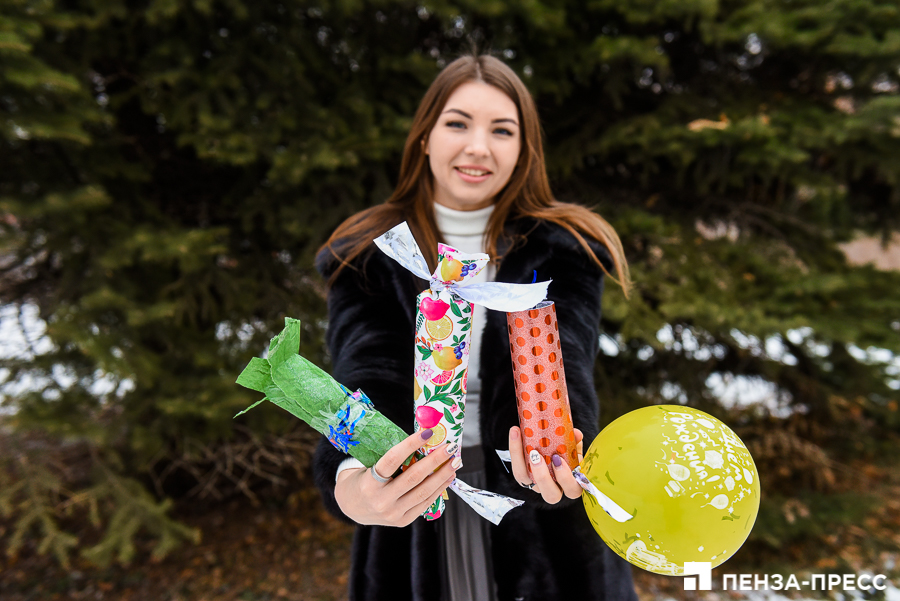Хлопушка в руках