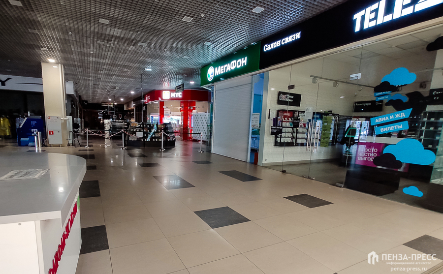 в торговом центре 0 3 0 12. магазин слава терновка пенза. торговый комплекс внутри. торговые островки с освещением. красивые торговые центры.