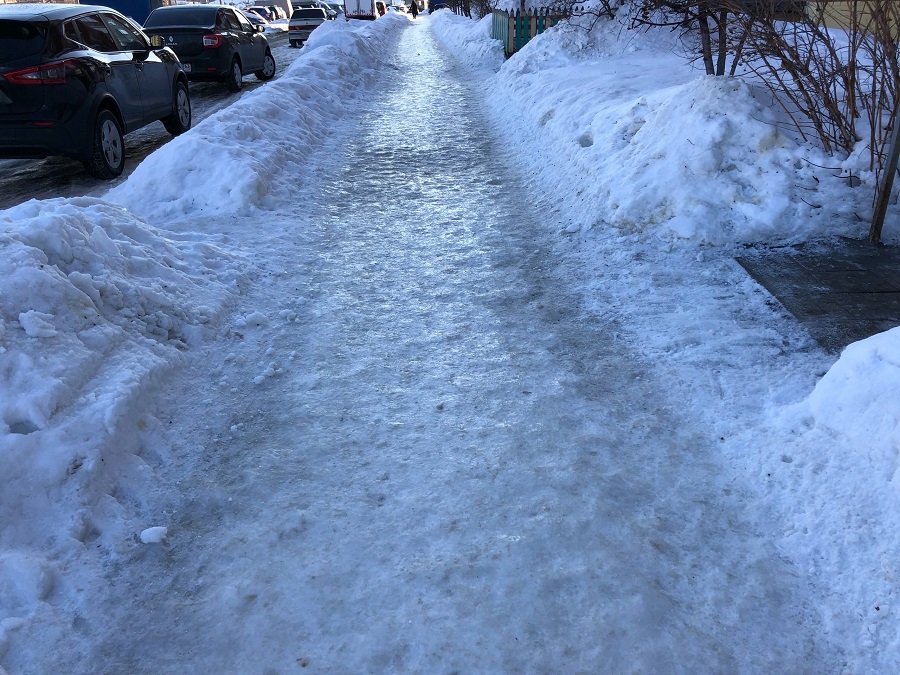 налипание мокрого снега. реагенты весной. снег дождь гололед. снег дождь гололед. снег с дождем на дороге.
